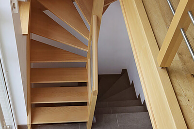 schody drewniane zabiegowe wewnętrzne